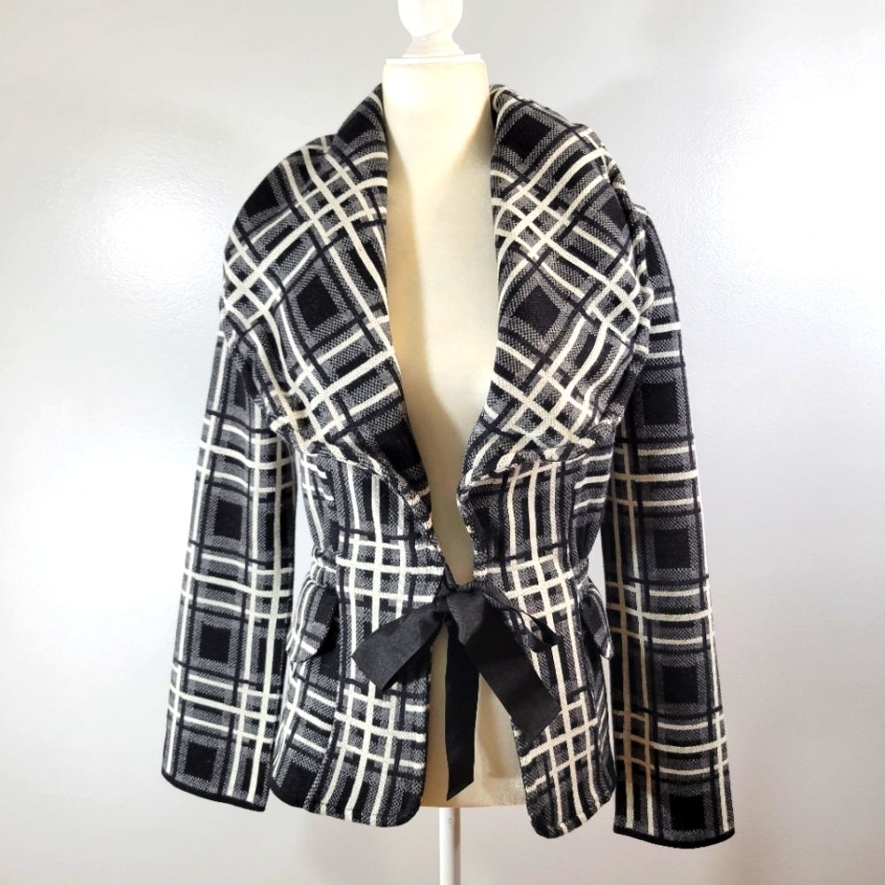 ANGEL APPAREL monochromatic geometric molded collar tie front sweater jacket